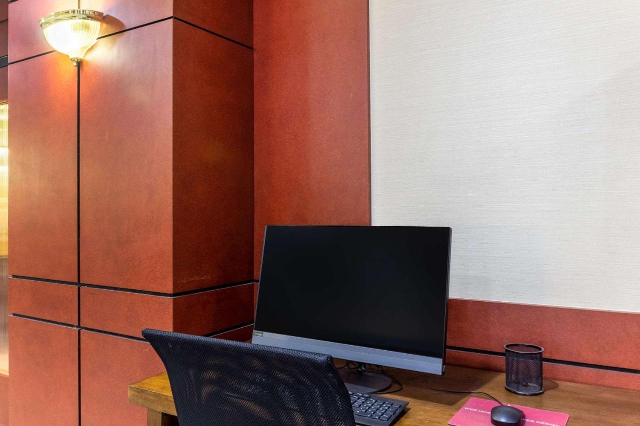 Quality Inn Milwaukee- Brookfield Bagian luar foto