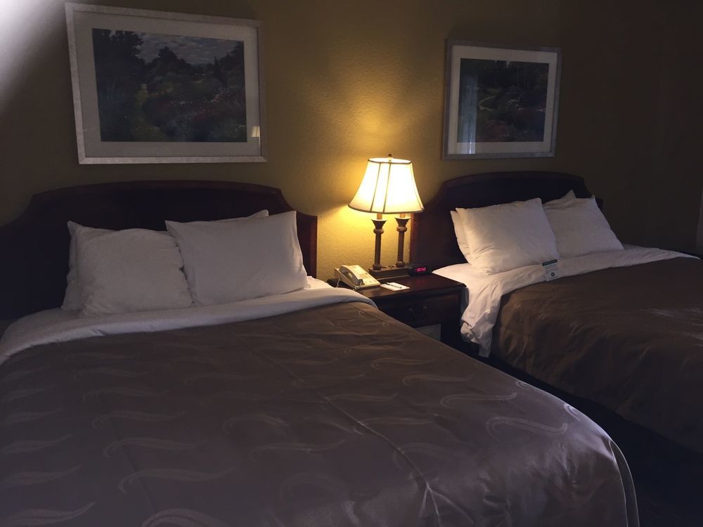 Quality Inn Milwaukee- Brookfield Bagian luar foto