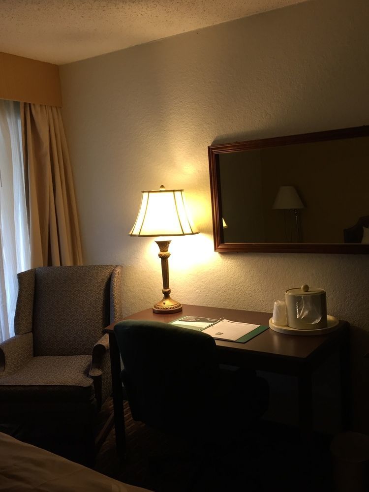 Quality Inn Milwaukee- Brookfield Bagian luar foto
