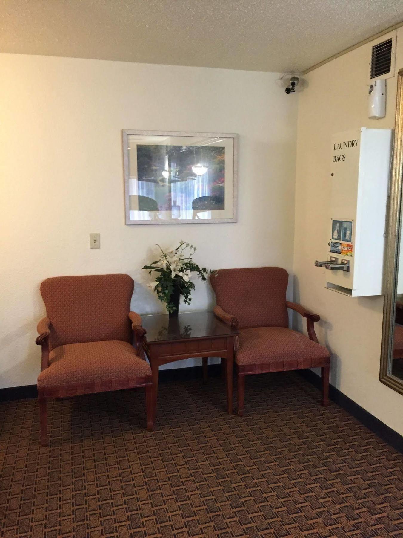 Quality Inn Milwaukee- Brookfield Bagian luar foto