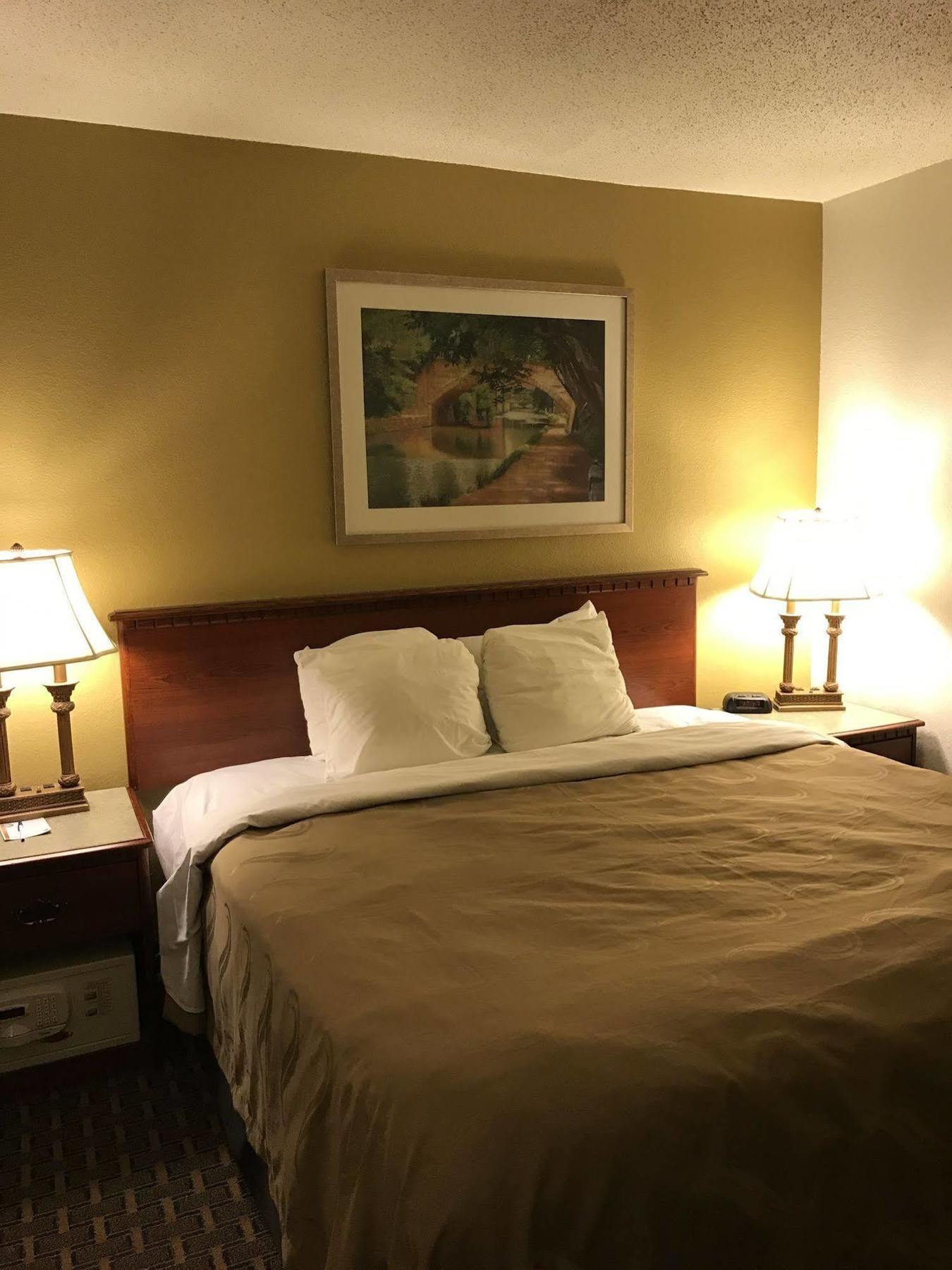Quality Inn Milwaukee- Brookfield Bagian luar foto